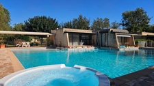 HYÈRES – PROPERTY ON OVER 1 HECTARE – SINGLE-STOREY MAIN HOUSE, SWIMMING POOL AND OUTBUILDINGS 
