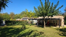 HYÈRES – PROPERTY ON OVER 1 HECTARE – SINGLE-STOREY MAIN HOUSE, SWIMMING POOL AND OUTBUILDINGS 