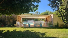 HYÈRES – PROPERTY ON OVER 1 HECTARE – SINGLE-STOREY MAIN HOUSE, SWIMMING POOL AND OUTBUILDINGS 