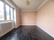 Dijon-Quartier Victor Hugo Appartement T5 à rénové 80 m² garage en sus.