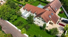 Dijon-Sud, Clos du Roy. Maison T8 de 255 m2 possibilité, 7 chambres,  sur un terrain de 790 m2 et 150m2 s-sol