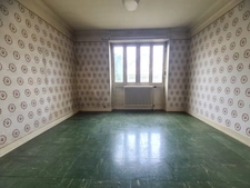 Dijon-Quartier Victor Hugo Appartement T5 à rénové 80 m² garage en sus.