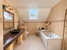 Coup de cœur sur la Côte de Nuits – Chambœuf- T8 de 200m2 sur 800 m2 Clos - Double garage - Piscine...