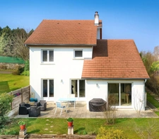 Maison T6  lumineuse et spacieuse sur les hauteurs de Dijon de 140m2 sur 446 m2 de terrain