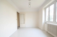 Dijon-Quartier Victor Hugo Appartement T5 à rénové 80 m² garage en sus.
