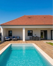 Rouvres-en-Plaine - Maison de plain-pied (2022) de 149 m2 sur parcelle de 730 m² avec piscine, quartier calme et sécurisé...