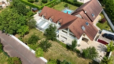 Dijon-Sud, Clos du Roy à Chenôve. Maison T8 de 255 m2 sur un terrain de 790 m2