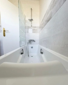  Saint-Apollinaire maison T6 pièces dont Un T2 indépendant de 60 m², au calme dans une impasse.