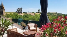 Maison ancienne avec grande terrasse