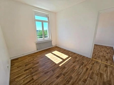 HIRSON (02) - 🏡 Vente maison semi-individuelle, avec 3 chambres 🛏️🛏️🛏️, cour 🚗 et jardin ☘️