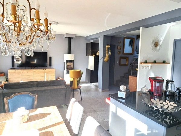MAXIMIN LA STE BAUME (83) Magnifique villa contemporaine de 5 pièces , terrasses , jardin avec piscine