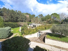 TRETS (13) A SAISIR Villa jumelée 8 Pièces 273m² habitables  +garage 46m² /2054m² clos.
