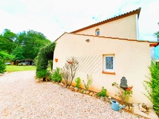 Dpt Var (83),  Au calme LE VAL Villa 145m²hab /1420m² de terrain plat et arboré avec chalets bois , forage...