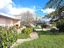 TRETS (13) A SAISIR Villa jumelée 8 Pièces 273m² habitables  +garage 46m² /2054m² clos.