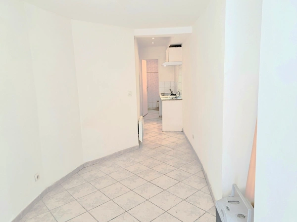 Appartement à vendre 1 pièces TOURVES (83) - 16,68m² loi carrez - Vendu avec locataire en place 