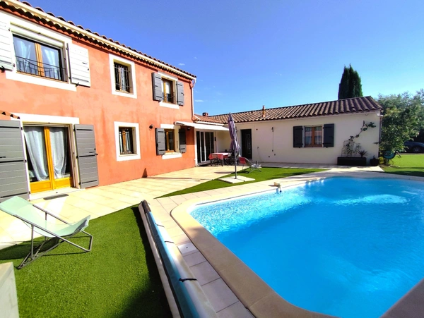 VILLA 9 pièces de 186m² + garage , piscine ..à SAINT MAXIMIN LA SAINTE BAUME (VAR- 83) / 834m² de terrain clos