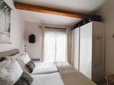 In a tourist residence with swimming pool and tennis court, very pretty villa of 103m² in NANS LES PINS (83) with 400m² garden and parking spaces