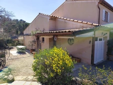 NANS LES PINS (VAR) NOUVEAUTE !!! En résidence sécurisée Villa 110m² (103m²loi carrez) avec jardin 400m² et parkings ,