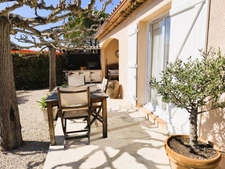 NANS LES PINS (VAR) NOUVEAUTE !!! En résidence sécurisée Villa 110m² (103m²loi carrez) avec jardin 400m² et parkings ,