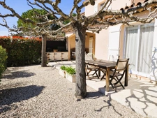 NANS LES PINS (VAR) NOUVEAUTE !!! En résidence sécurisée Villa 110m² (103m²loi carrez) avec jardin 400m² et parkings ,