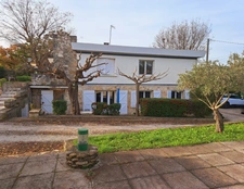 TRETS (13) A SAISIR Villa jumelée 8 Pièces 273m² habitables  +garage 46m² /2054m² clos.