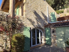 VAR (83) VINS SUR CARAMY, Superbe Villa de 163m² hab + studio 20m² et dépendances/ 1939m²avec piscine couverte