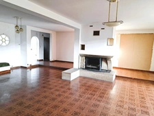TRETS (13) A SAISIR Villa jumelée 8 Pièces 273m² habitables  +garage 46m² /2054m² clos.