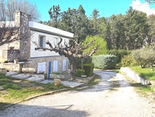 TRETS (13) A SAISIR Villa jumelée 8 Pièces 273m² habitables  +garage 46m² /2054m² clos.