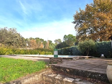 TRETS (13) A SAISIR Villa jumelée 8 Pièces 273m² habitables  +garage 46m² /2054m² clos.