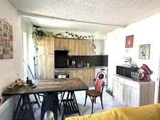VAR (83)ST MAXIMIN LA Ste Baume - Proche toutes commodités Appartement 3 pièces + vaste terrasse