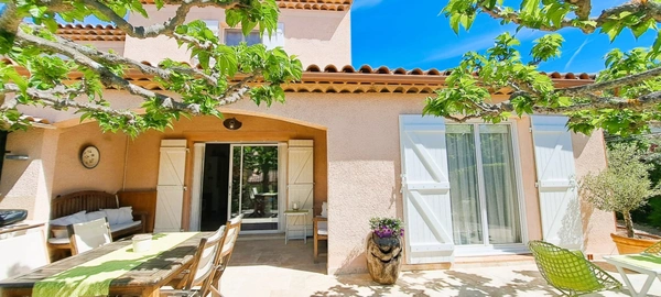 NANS LES PINS (VAR) NOUVEAUTE !!! En résidence sécurisée Villa 110m² (103m²loi carrez) avec jardin 400m² et parkings ,