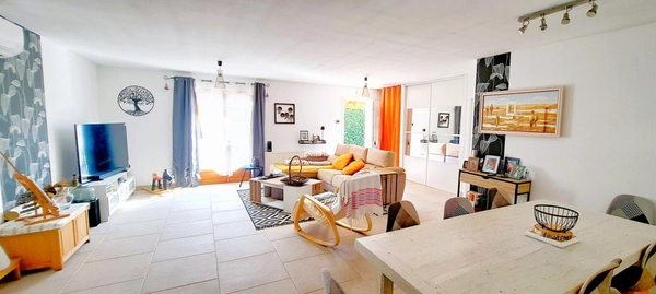 VILLA 9 pièces de 186m² + garage , piscine ..à SAINT MAXIMIN LA SAINTE BAUME (VAR- 83) / 834m² de terrain clos