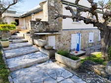 TRETS (13) A SAISIR Villa jumelée 8 Pièces 273m² habitables  +garage 46m² /2054m² clos.