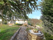 TRETS (13) A SAISIR Villa jumelée 8 Pièces 273m² habitables  +garage 46m² /2054m² clos.