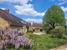 Propriété avec sa maison principale et ses 2 gîtes, sur 4 hectares...