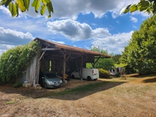 Fermette et dépendances sur 2 hectares 7 