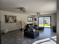 Magnifique maison moderne avec piscine intérieure et SPA.