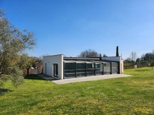 Magnifique maison moderne avec piscine intérieure et SPA.