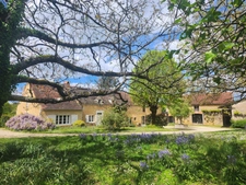 Propriété avec sa maison principale et ses 2 gîtes, sur 4 hectares...