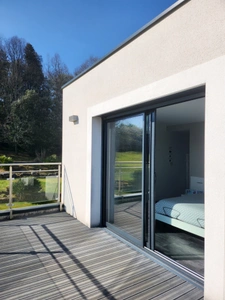 Magnifique maison moderne avec piscine intérieure et SPA.