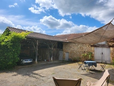 Fermette et dépendances sur 2 hectares 7 