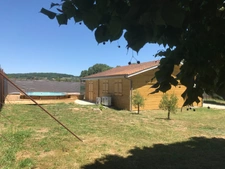 Belle maison en bois et son gîte, situation idéale !