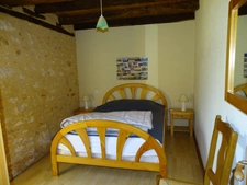 Ensemble immobilier : Maison en pierre et son gîte St Léon sur Vézère