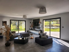 Magnifique maison moderne avec piscine intérieure et SPA.