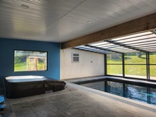 Magnifique maison moderne avec piscine intérieure et SPA.