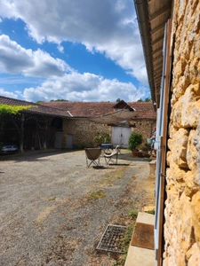 Fermette et dépendances sur 2 hectares 7 