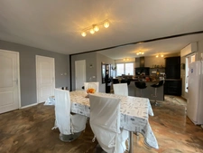Belle maison en bois et son gîte, situation idéale !