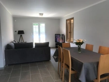 Belle maison en bois et son gîte, situation idéale !