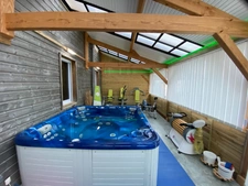Belle maison en bois et son gîte, situation idéale !