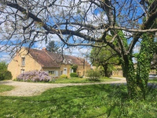 Propriété avec sa maison principale et ses 2 gîtes, sur 4 hectares...